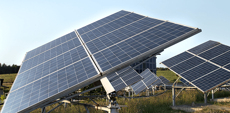 Поворотний привід для гусеничної системи сонячної енергії