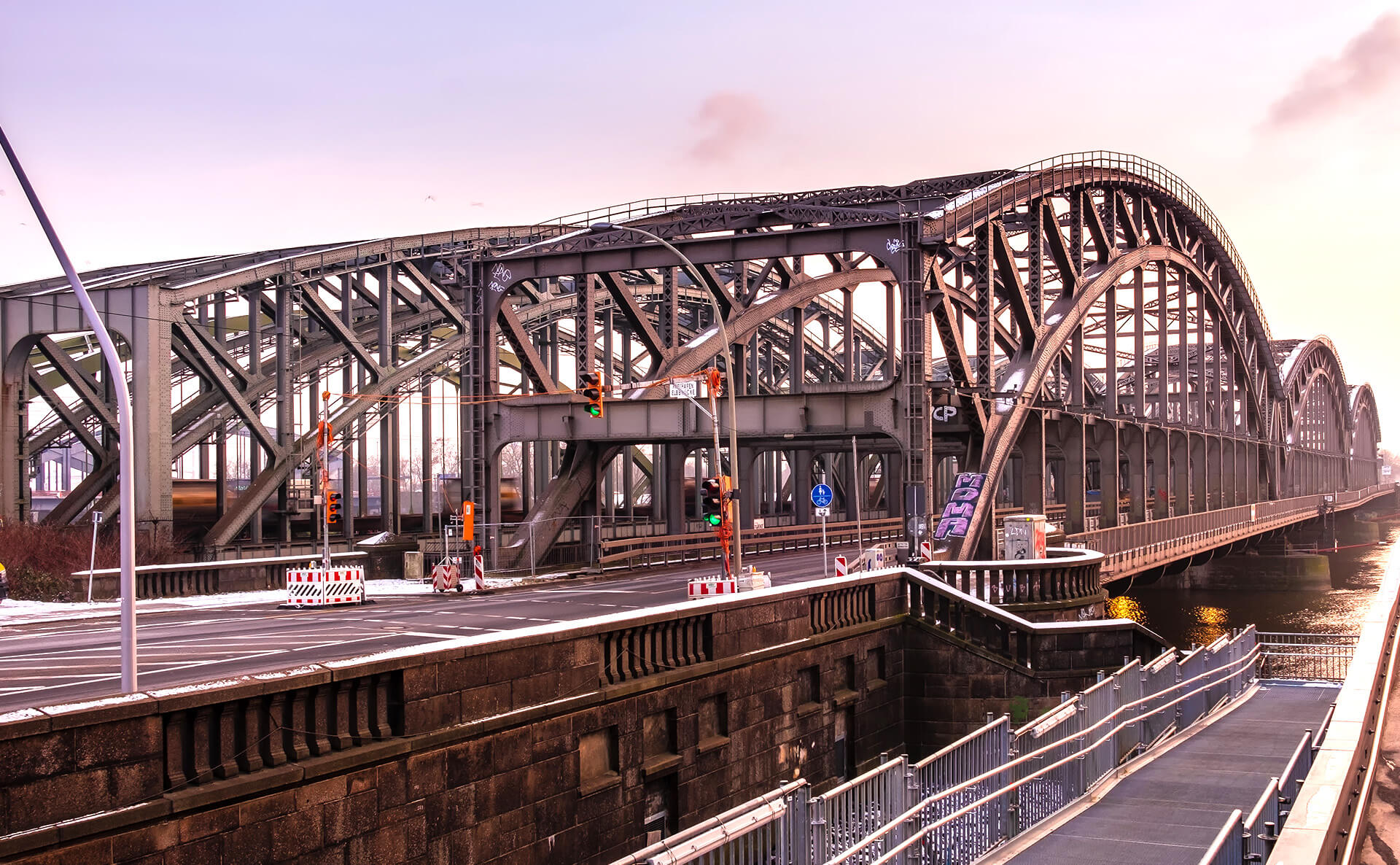 Поворотний підшипник для мостових інспекційних блоків