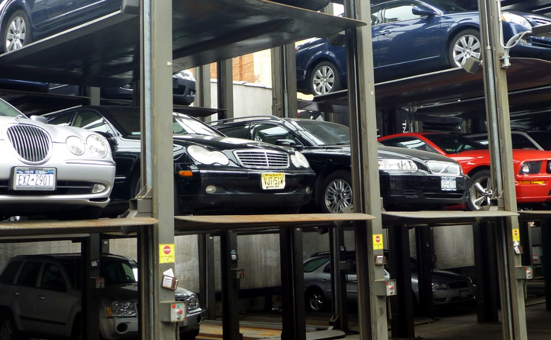 Поворотный подшипник для стереоскопического гаража